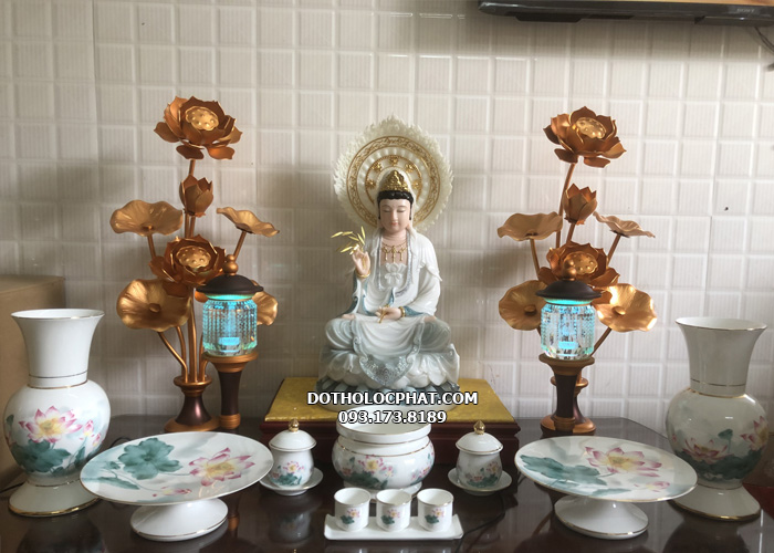 <center>Cách Dọn Bàn Thờ Phật Gia Tiên Tránh Phạm Đại Kỵ</center>