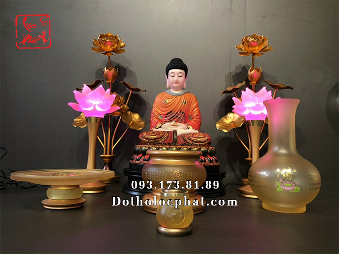 Tượng Phật Thích Ca áo vẽ gấm đỏ và bộ đồ thờ lưu ly cao cấp