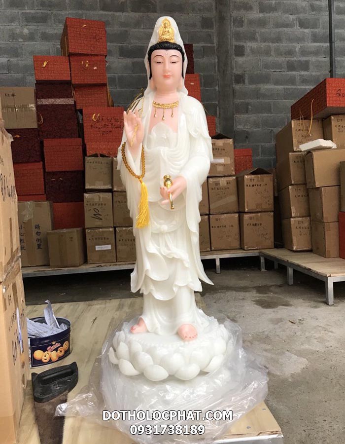 tượng mẹ quan âm nâng tràng hạt