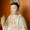 tượng Phật Bà Quan Âm bằng sứ trắng viền vàng đẹp