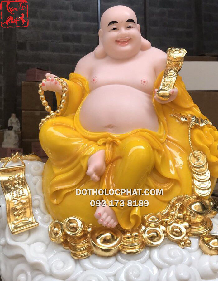Tượng Phật Di Lặc ngồi đám mây, dơi phúc và gậy như ý vàng