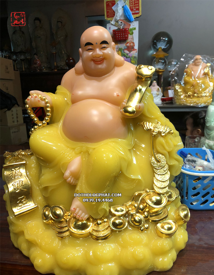 Ảnh chụp thật của tượng Phật Di Lặc ngồi đám mây bằng đá thạch anh tại kho Lộc Phát