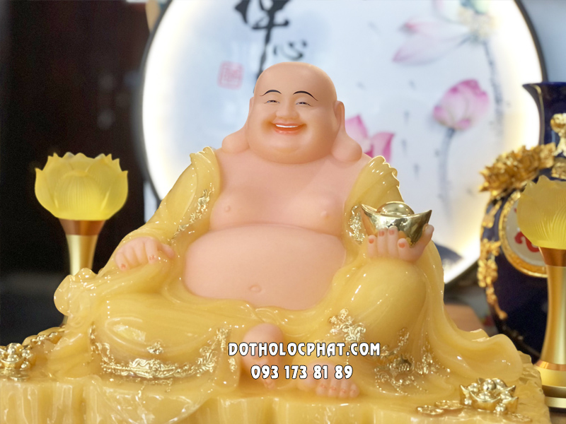 Tượng Phật Di Lặc thạch anh ngự đá áo rũ viền vàng đẹp