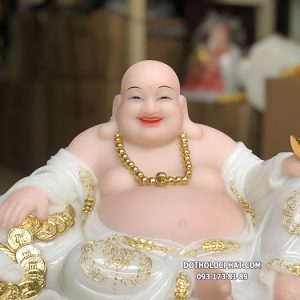Tượng Di Lặc Trắng Đeo Tràng Hạt Tay Thỏi Vàng DLBT-068