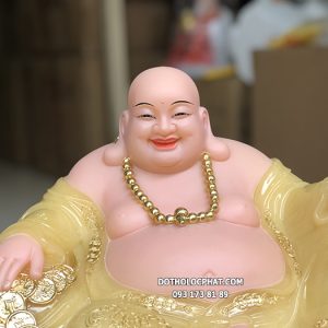 Tượng Phật Di Lặc Màu Vàng Thạch Anh Đeo Tràng Hạt Tay Cầm Thỏi Vàng DLBT-067