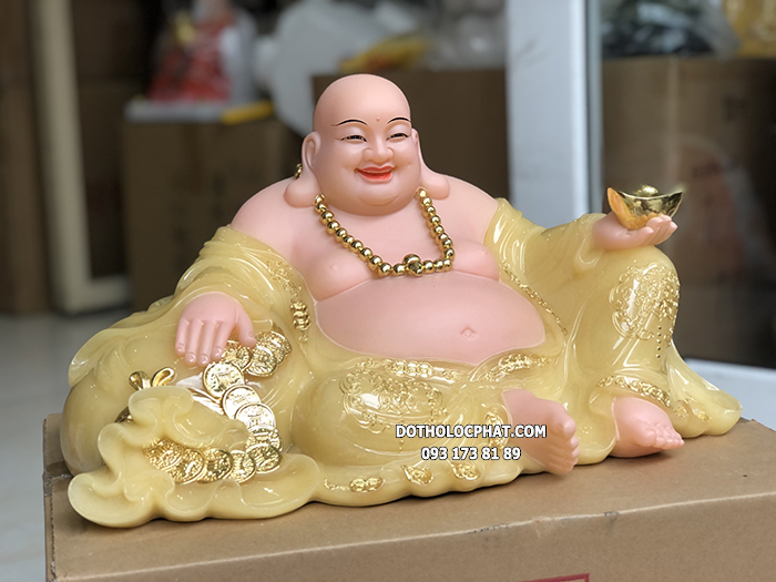 Tượng Phật Di Lặc Màu Vàng Thạch Anh Đeo Tràng Hạt Tay Cầm Thỏi Vàng DLBT-067
