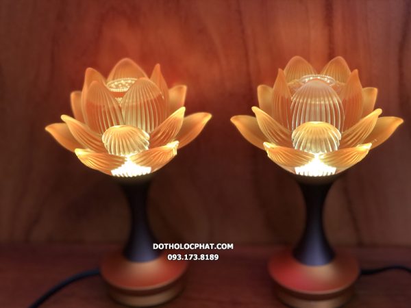 đèn thờ cúng bằng lưu ly hoa sen bông nở