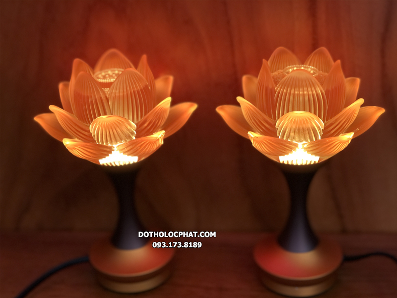 đèn thờ cúng bằng lưu ly hoa sen bông nở