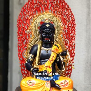 Tượng Bất Động Minh Vương bằng composite áo vàng hào quang