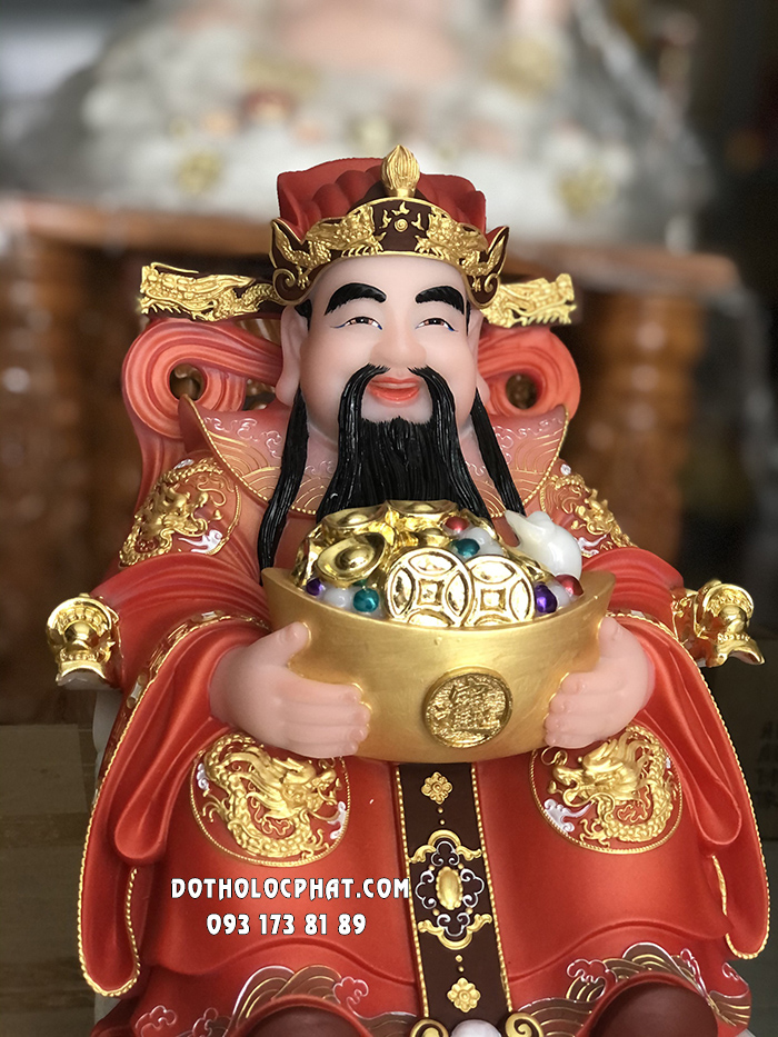 Tượng Thần Tiền Áo Gấm Đỏ Ôm Thỏi Vàng TT-031