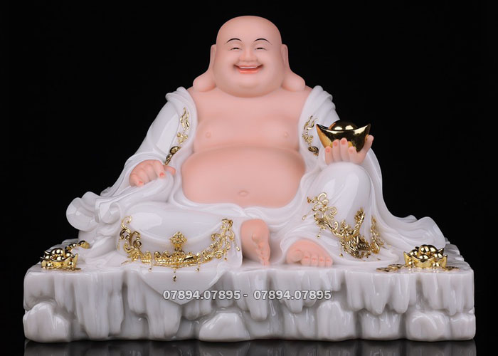 Tượng Phật Di Lặc trắng viền vàng ngự đá tay cầm thỏi vàng