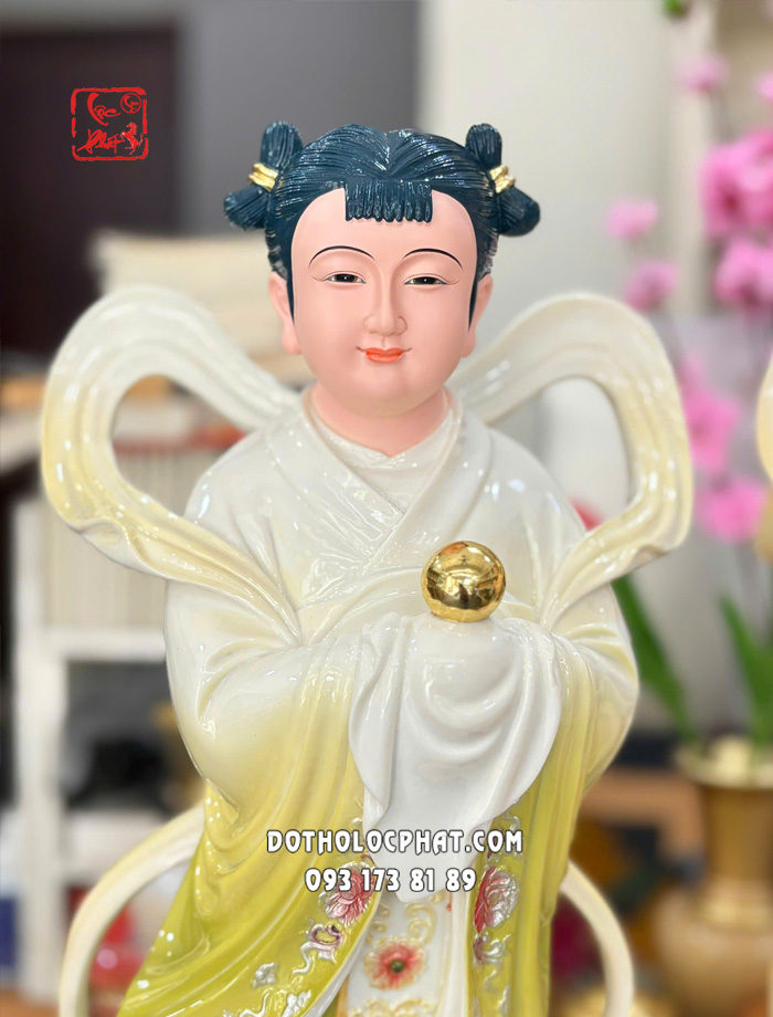 tuong-tien-dong-ngoc-nu-de-sen-tron-poly-2