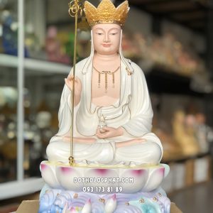 Tượng Địa Tạng Vương Bồ Tát Sứ Trắng Đế Sen Nổi DT-047