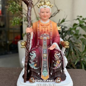Tượng Lê Sơn Lão Mẫu bột đá áo gấm ngồi ghế tay rồng dát vàng
