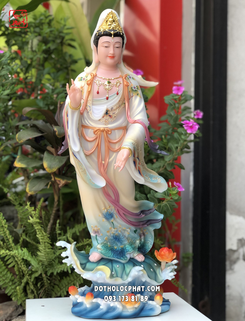 Tượng Quan Âm Bồ Tát đứng vẽ gấm đế non nước