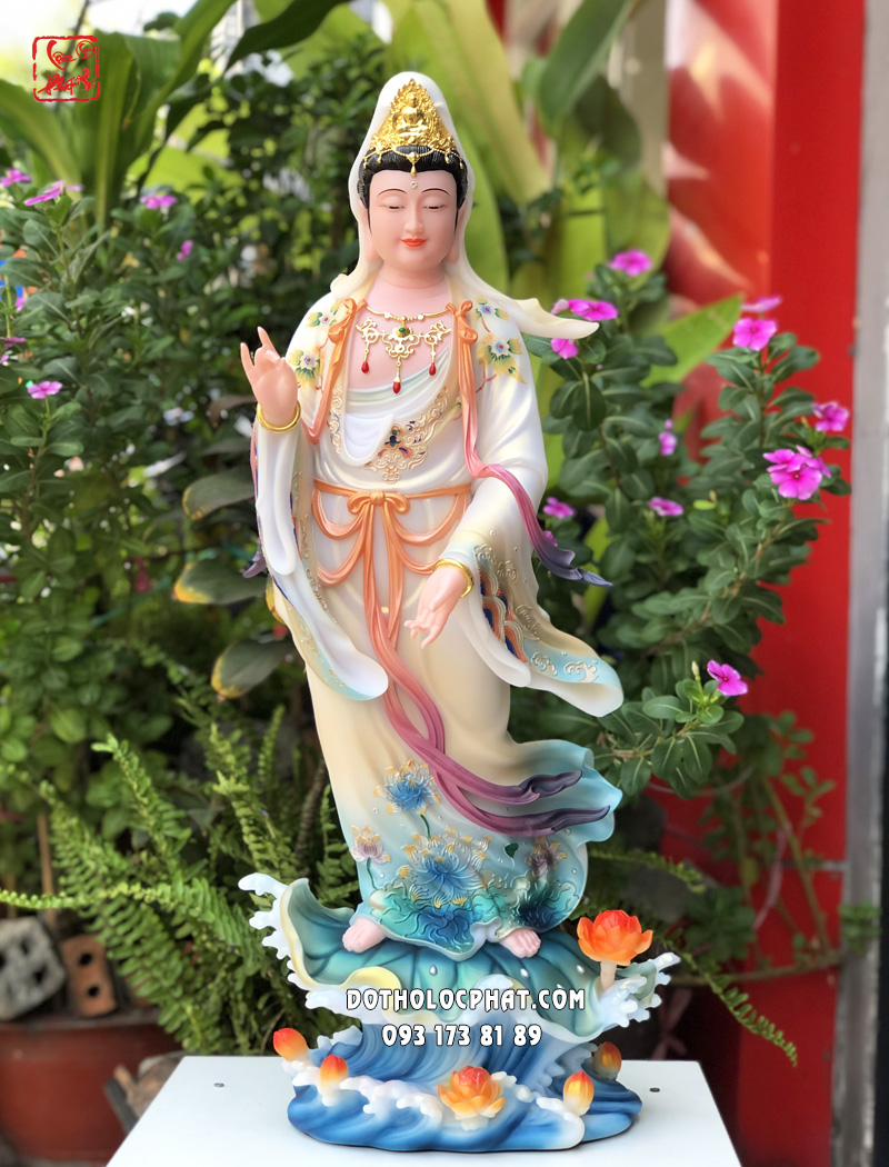 Tượng Quan Âm Bồ Tát đứng vẽ gấm đế non nước