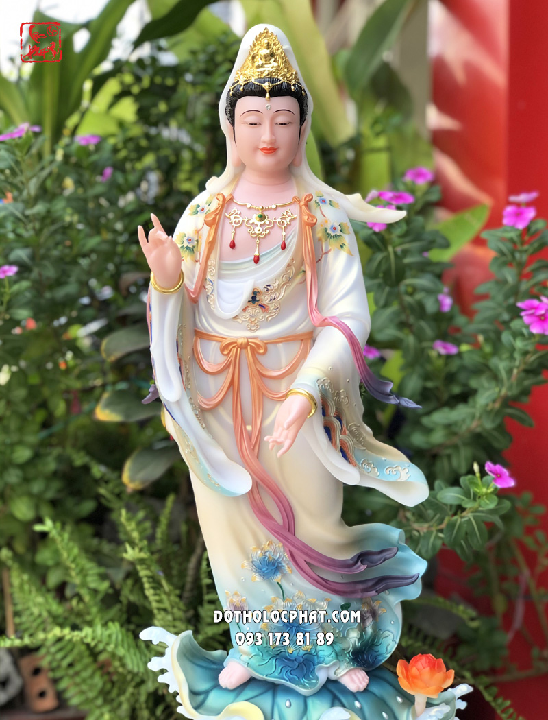 Tượng Quan Âm Bồ Tát đứng vẽ gấm đế non nước
