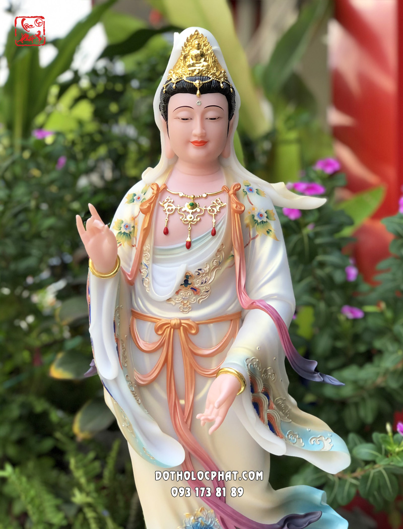Tượng Quan Âm Bồ Tát đứng vẽ gấm đế non nước