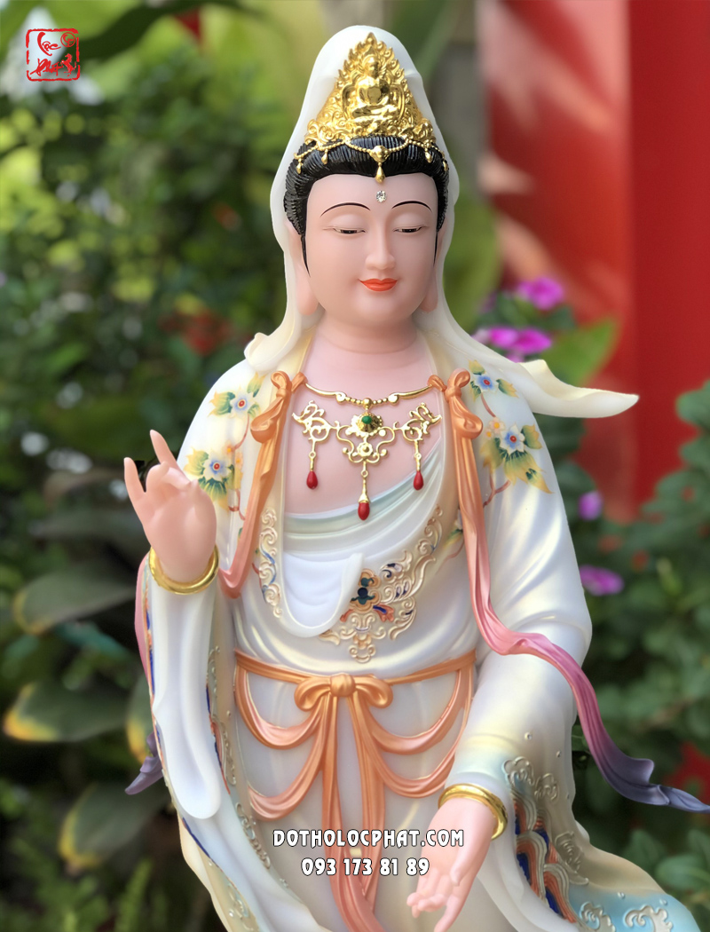 Tượng Quan Âm Bồ Tát đứng vẽ gấm đế non nước