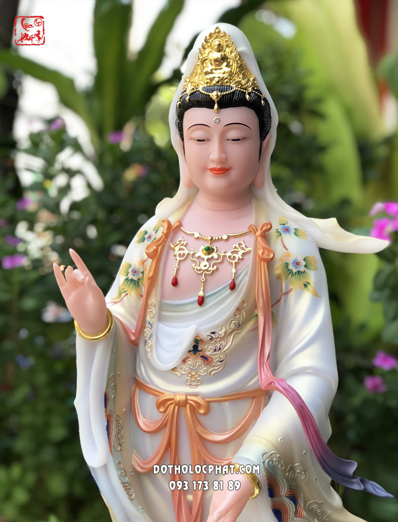 Tượng Quan Âm Bồ Tát đứng vẽ gấm đế non nước