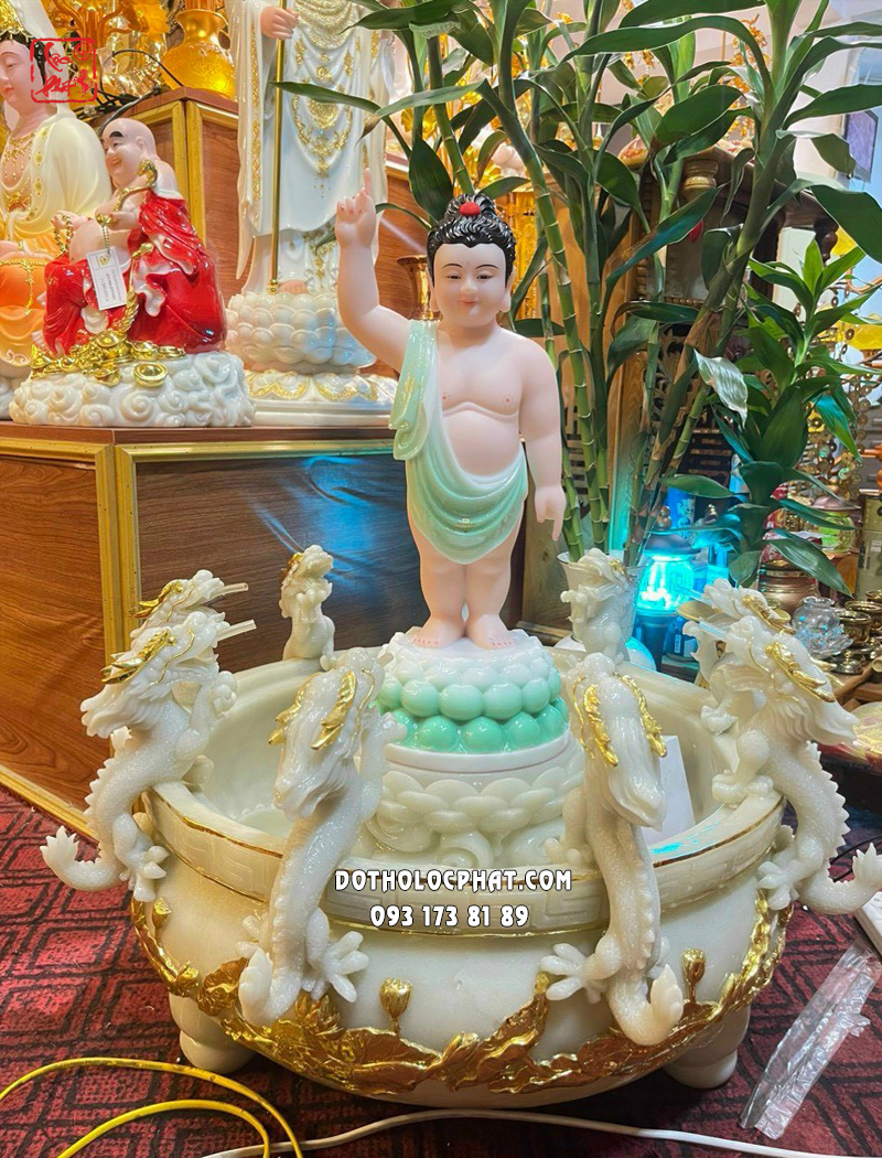 Tượng Phật Đản Sanh áo xanh ngọc vẽ hoa đẹp
