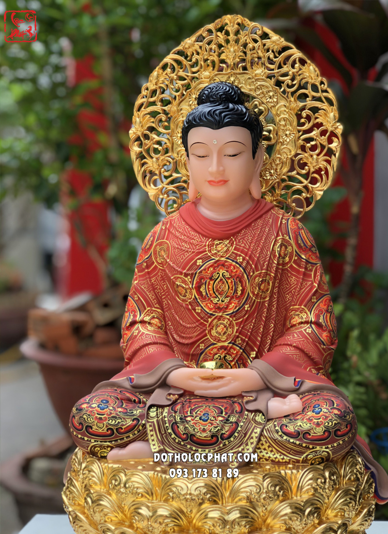 Tượng Phật Thích Ca tĩnh tâm áo gấm đỏ hào quang