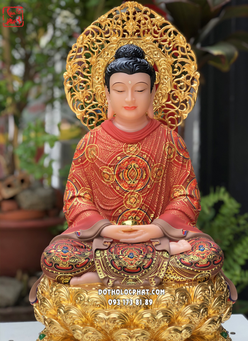 Tượng Phật Thích Ca tĩnh tâm áo gấm đỏ hào quang