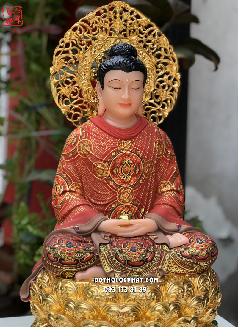 Tượng Phật Thích Ca tĩnh tâm áo gấm đỏ hào quang