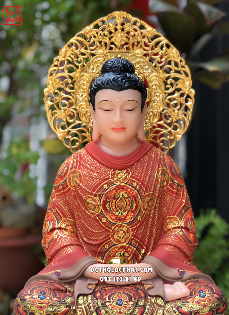 Tượng Phật Thích Ca tĩnh tâm áo gấm đỏ hào quang