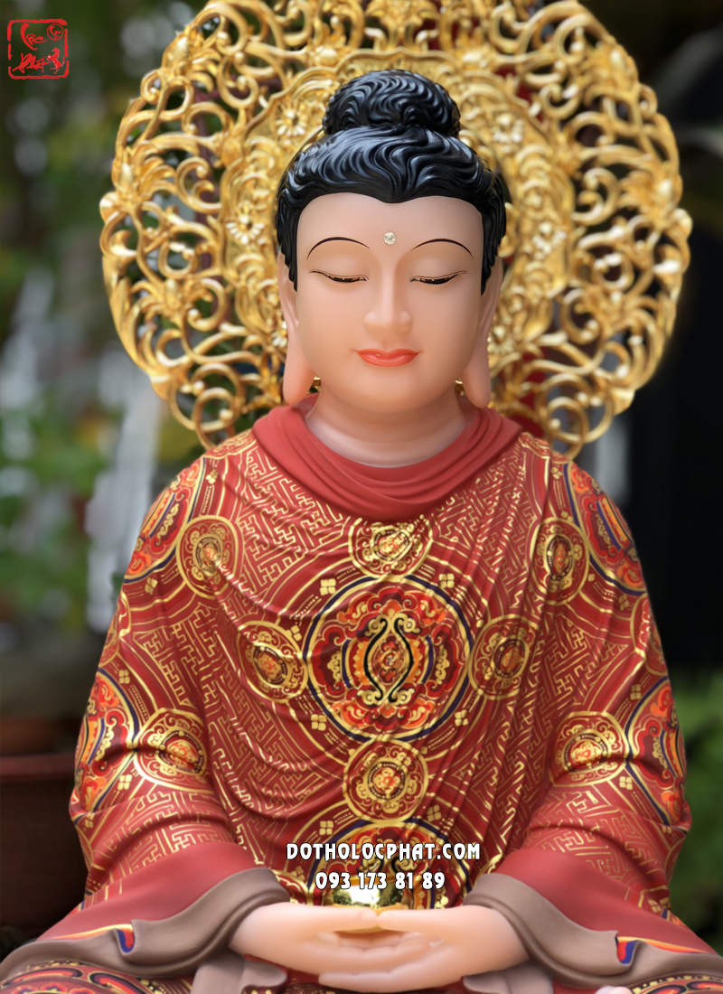 Tượng Phật Thích Ca tĩnh tâm áo gấm đỏ hào quang