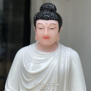 Tượng Phật Thích Ca tĩnh tâm trắng áo hoa ngồi bệ đá