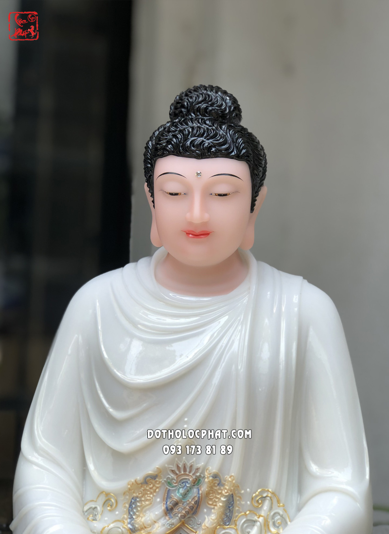 Tượng Phật Thích Ca tĩnh tâm trắng áo hoa ngồi bệ đá