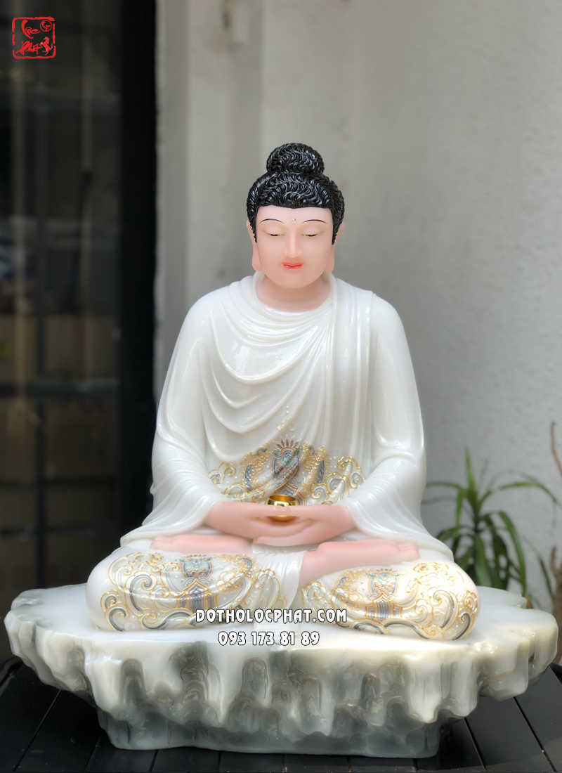Tượng Phật Thích Ca tĩnh tâm trắng áo hoa ngồi bệ đá
