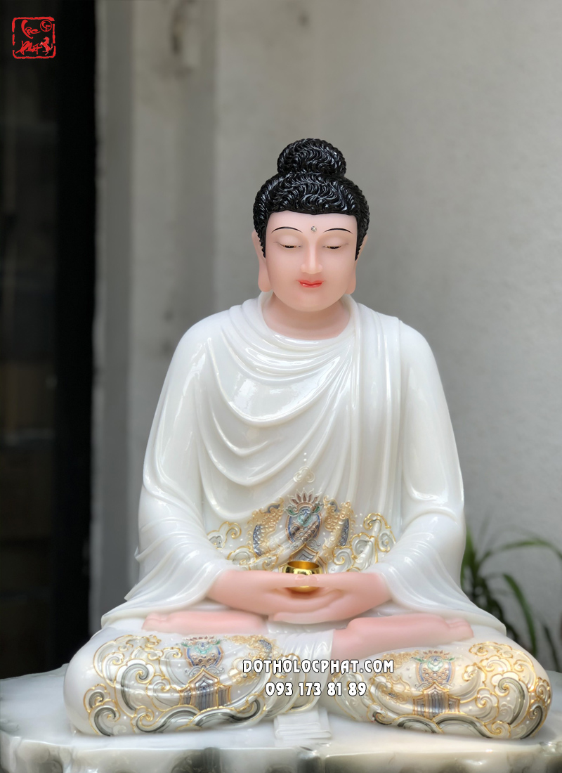 Tượng Phật Thích Ca tĩnh tâm trắng áo hoa ngồi bệ đá