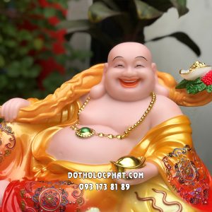 Tượng Phật Di Lặc áo gấm đỏ gậy như ý