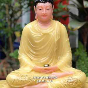 Tượng Phật Thích Ca thạch anh ngồi bệ đá áo rũ