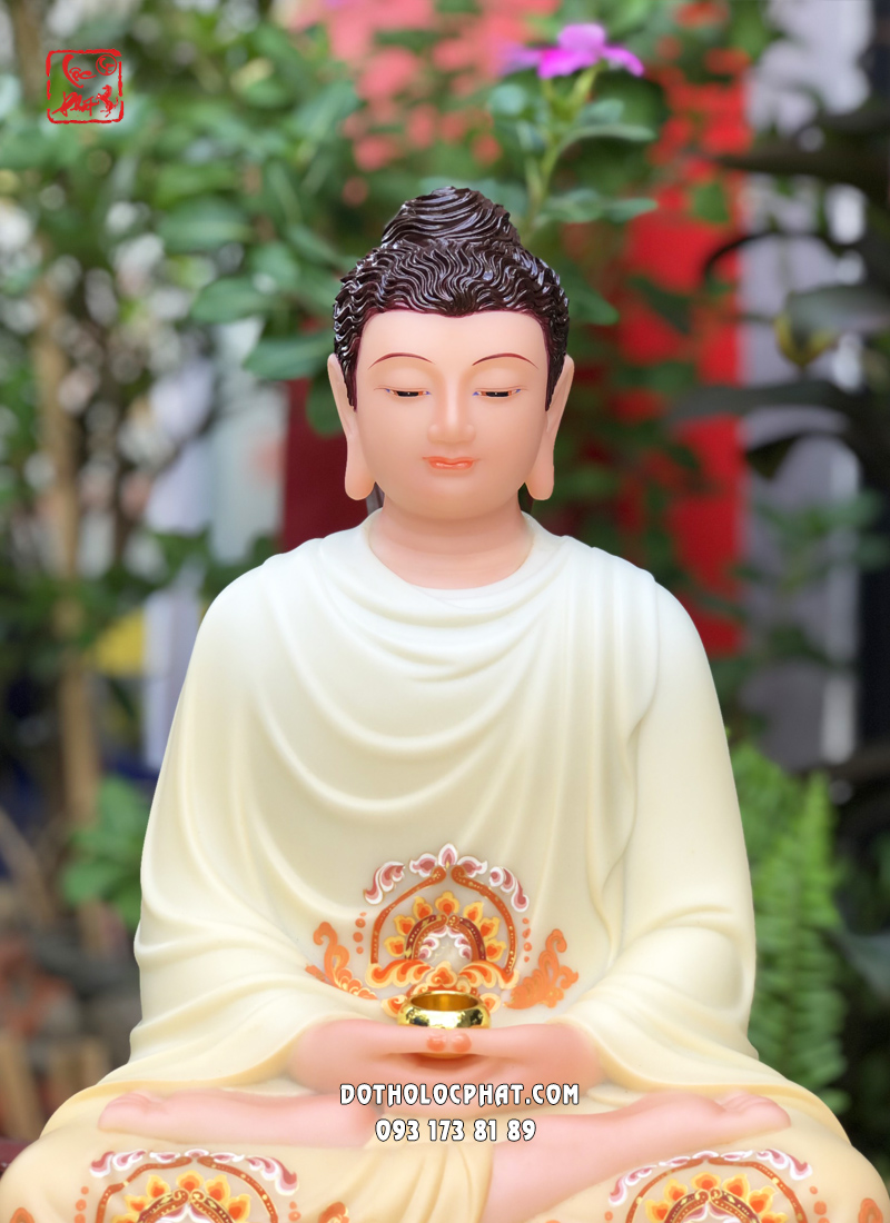 Tượng Phật Thích Ca tĩnh tâm gấm vàng đế mây dát vàng