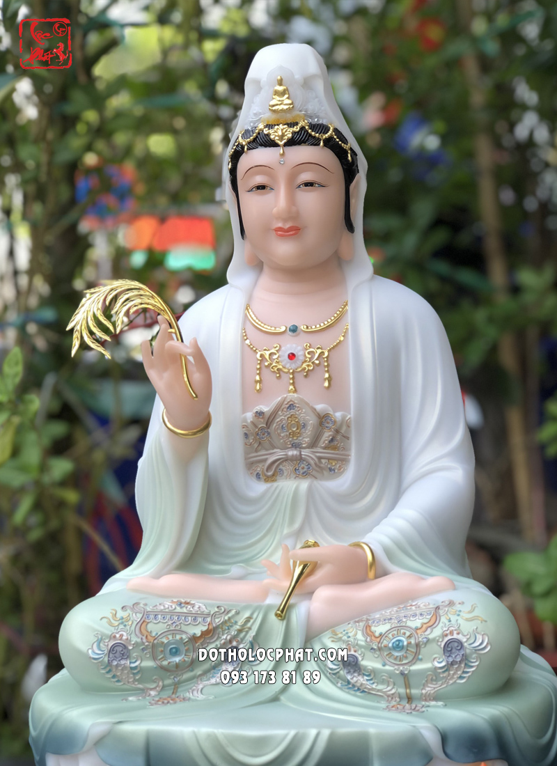 Tượng Quan Âm Bồ Tát áo gấm xanh đế non nước