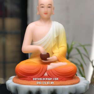 Tượng Thánh Tăng Sivali gấm đỏ cao ngồi bệ đá