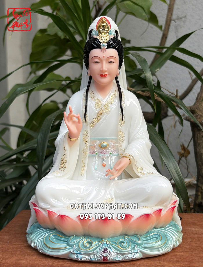 Tượng Quan Âm Bồ Tát áo trắng viền vàng ngồi đài sen