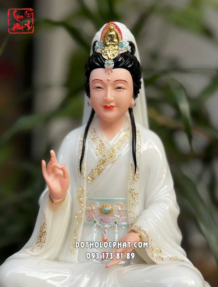 Tượng Quan Âm Bồ Tát áo trắng viền vàng ngồi đài sen