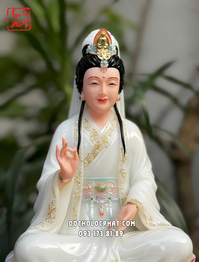 Tượng Quan Âm Bồ Tát áo trắng viền vàng ngồi đài sen