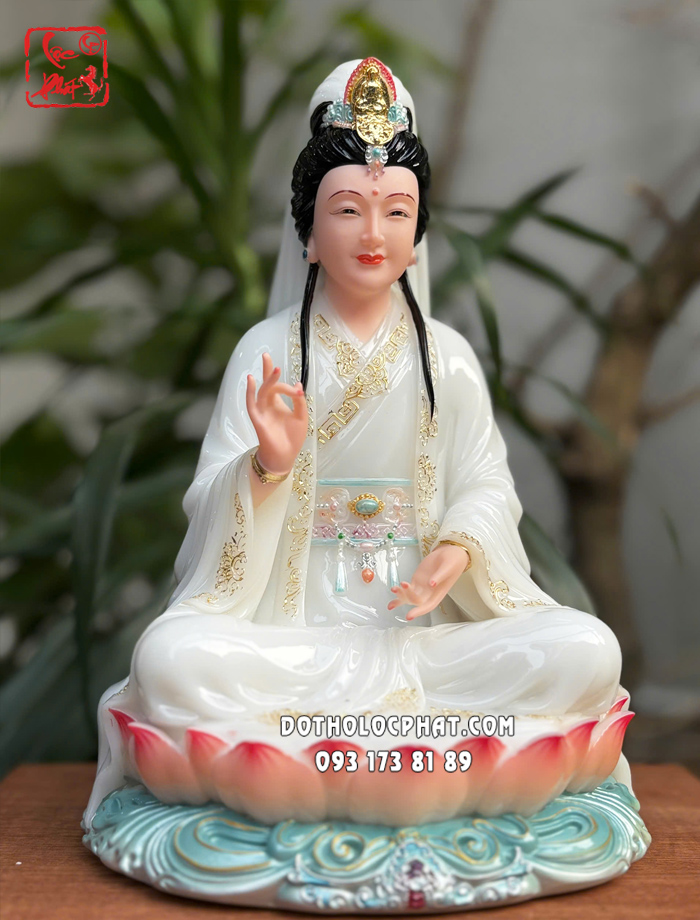 Tượng Quan Âm Bồ Tát áo trắng viền vàng ngồi đài sen