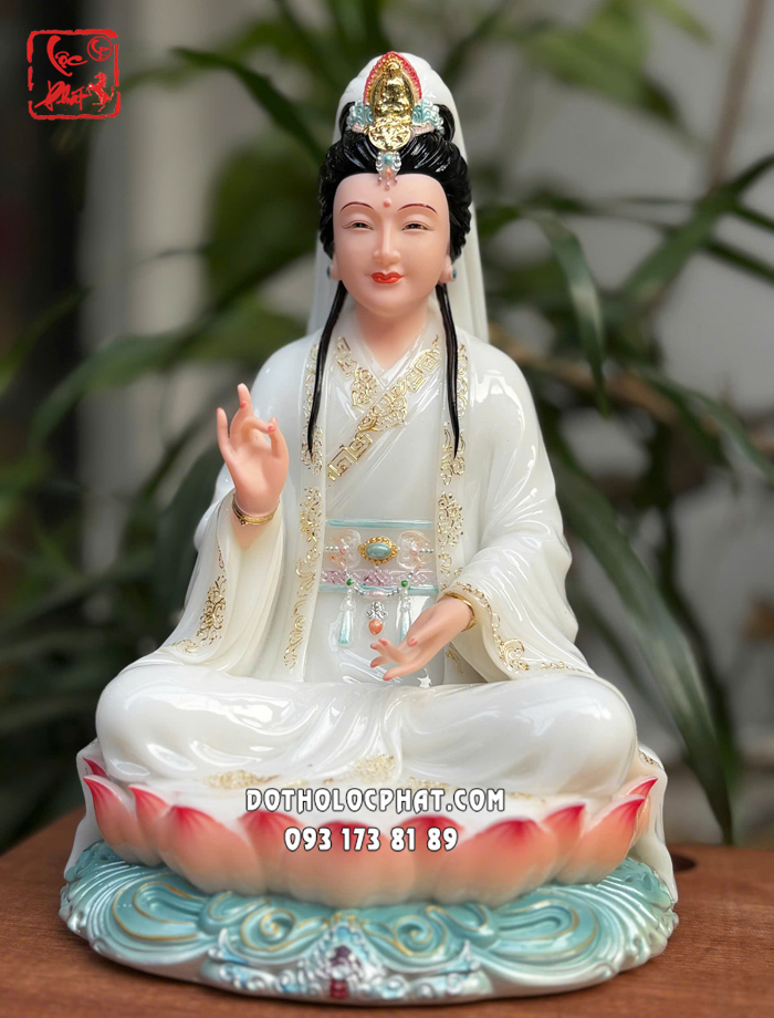 Tượng Quan Âm Bồ Tát áo trắng viền vàng ngồi đài sen