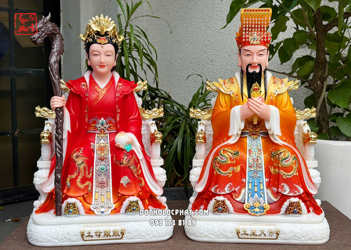 Tượng Ngọc Hoàng Vương Mẫu áo gấm đỏ vẽ rồng phượng đẹp