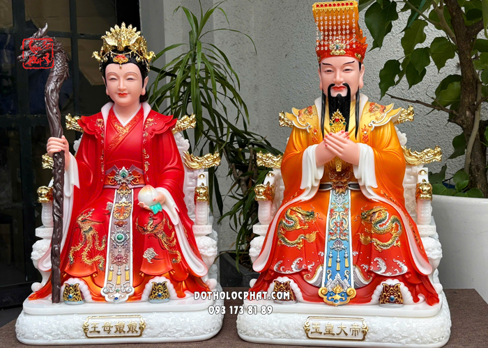 Tượng Ngọc Hoàng Vương Mẫu áo gấm đỏ vẽ rồng phượng đẹp