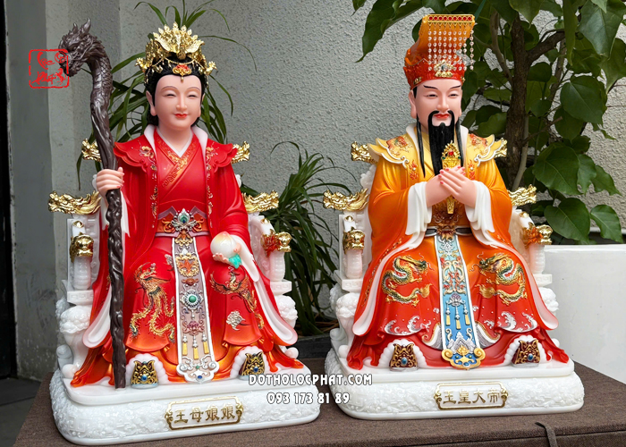 Tượng Ngọc Hoàng Vương Mẫu áo gấm đỏ vẽ rồng phượng đẹp