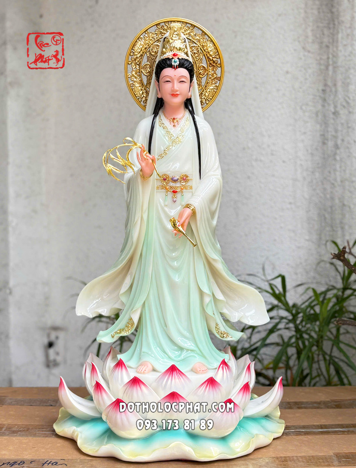Tượng Quan Âm Bồ Tát đứng hoa sen áo xanh có hào quang