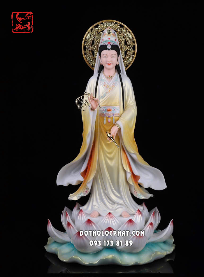 Tượng Quan Âm Bồ Tát liên hoa đứng áo vàng có hào quang