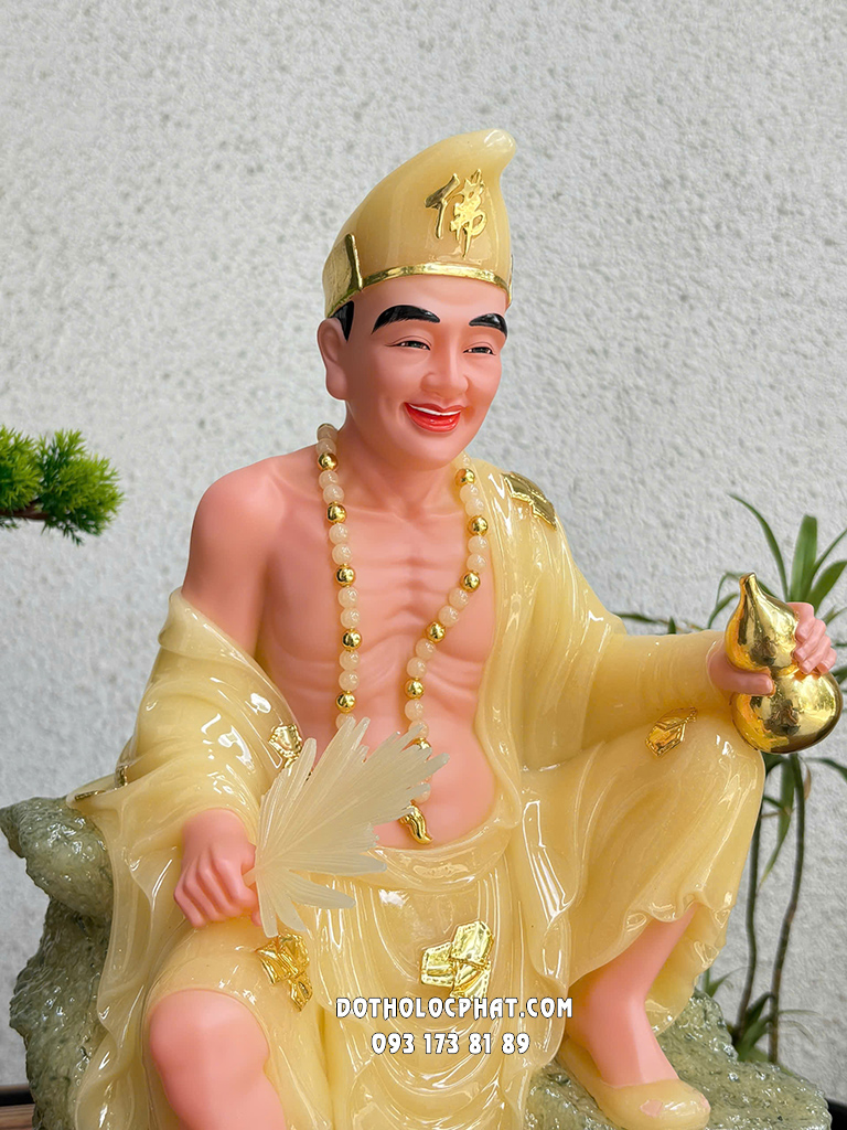 Tượng Tế Công Cầm Quạt Thạch Anh Ngồi Bệ Đá TTC-007